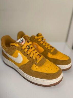 Nike Air Force 1'07 SE First Use University Gold Womens 7.5 50th Anniversary